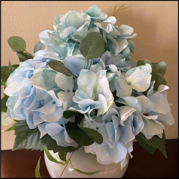 MWT ARTIFICIAL HYDRANGEAS ARRANGEMENTS IN VASE - Picture 3 of 8